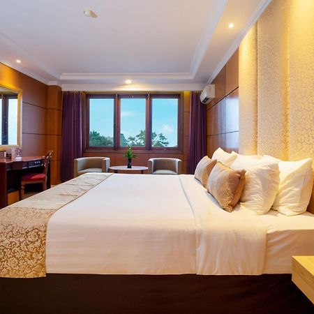 Hotel Bumi Senyiur Samarinda Exterior foto